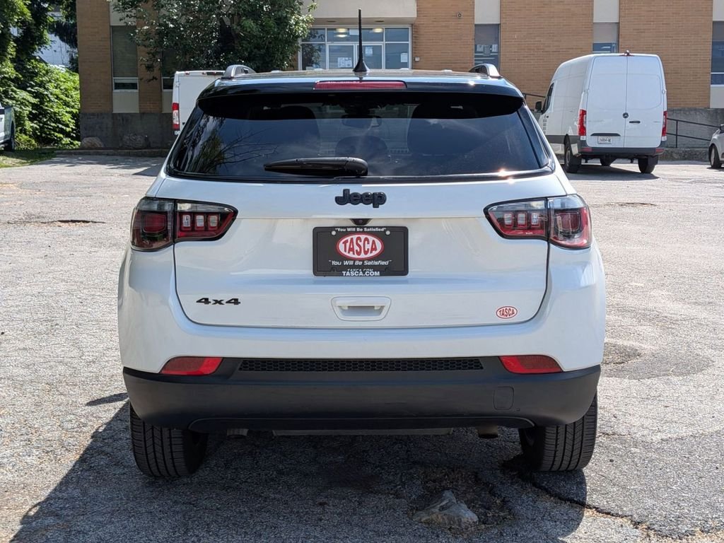 Used 2023 White Jeep Latitude image 4