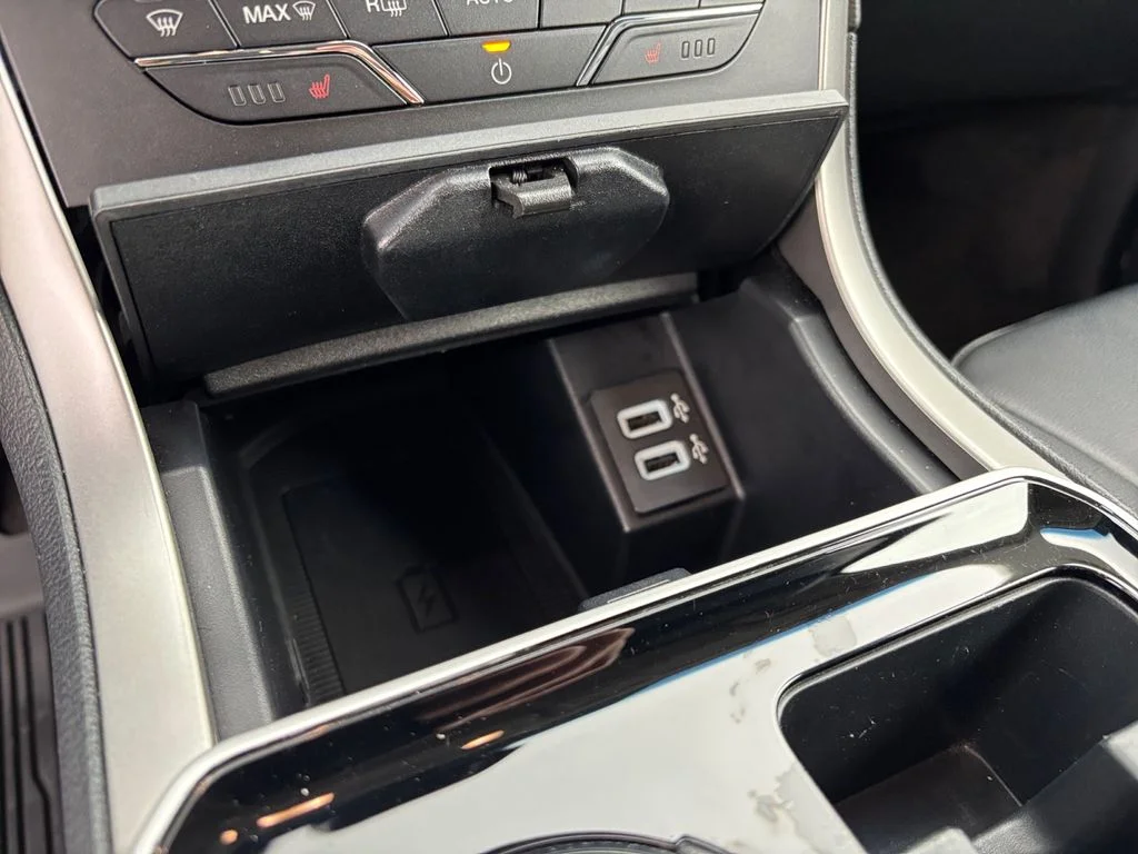 Used 2020 Red Ford SEL image 30