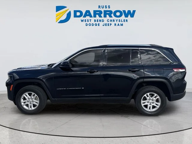 Used 2023 Black Jeep Laredo image 2