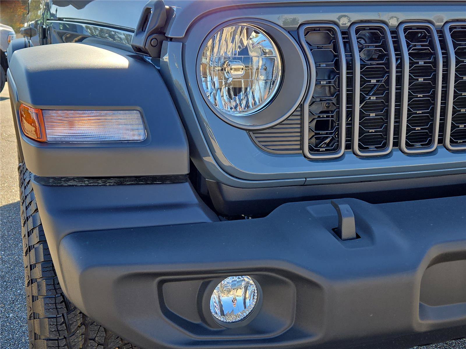 New 2026 Anvil Clearcoat Jeep Sport S image 3