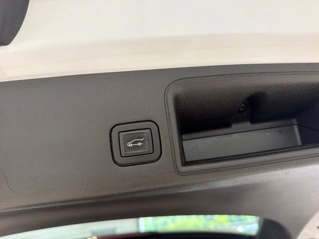 Used 2022 Summit White GMC SLE image 8