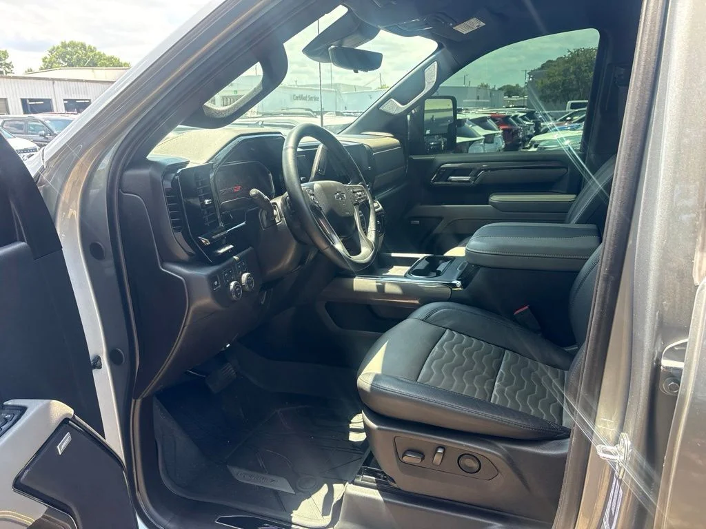 Used 2025 Gray Chevrolet ZR2 image 12