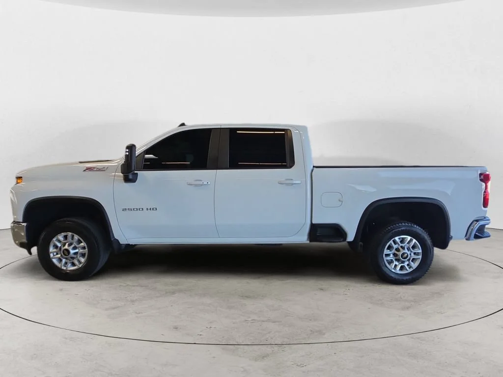 Used 2023 Summit White Chevrolet LT image 8