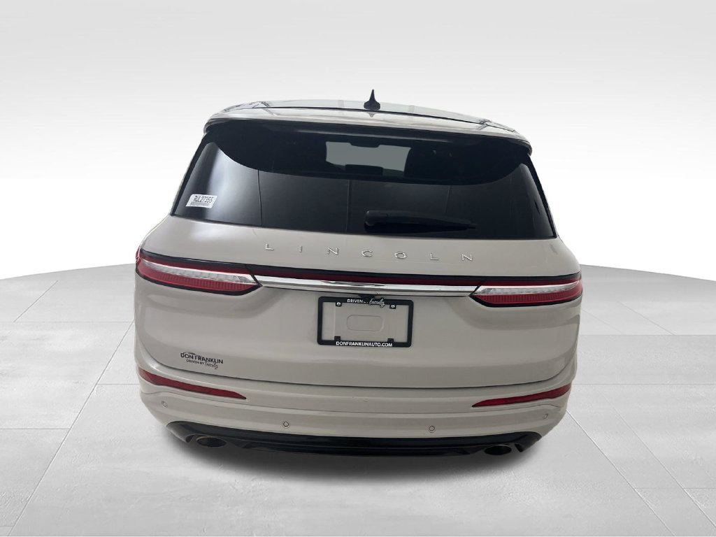 Used 2024 White Lincoln Premiere image 4