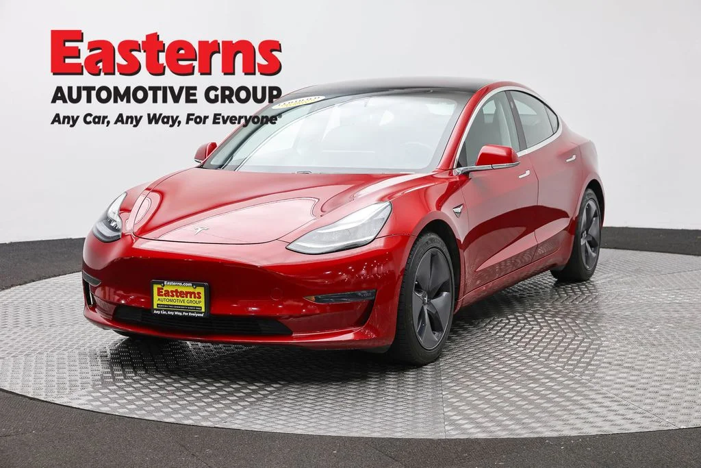 Used 2018 Red Tesla Long Range image 1