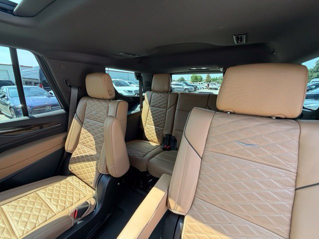 Used 2023 Crystal White Tricoat Cadillac Sport image 9