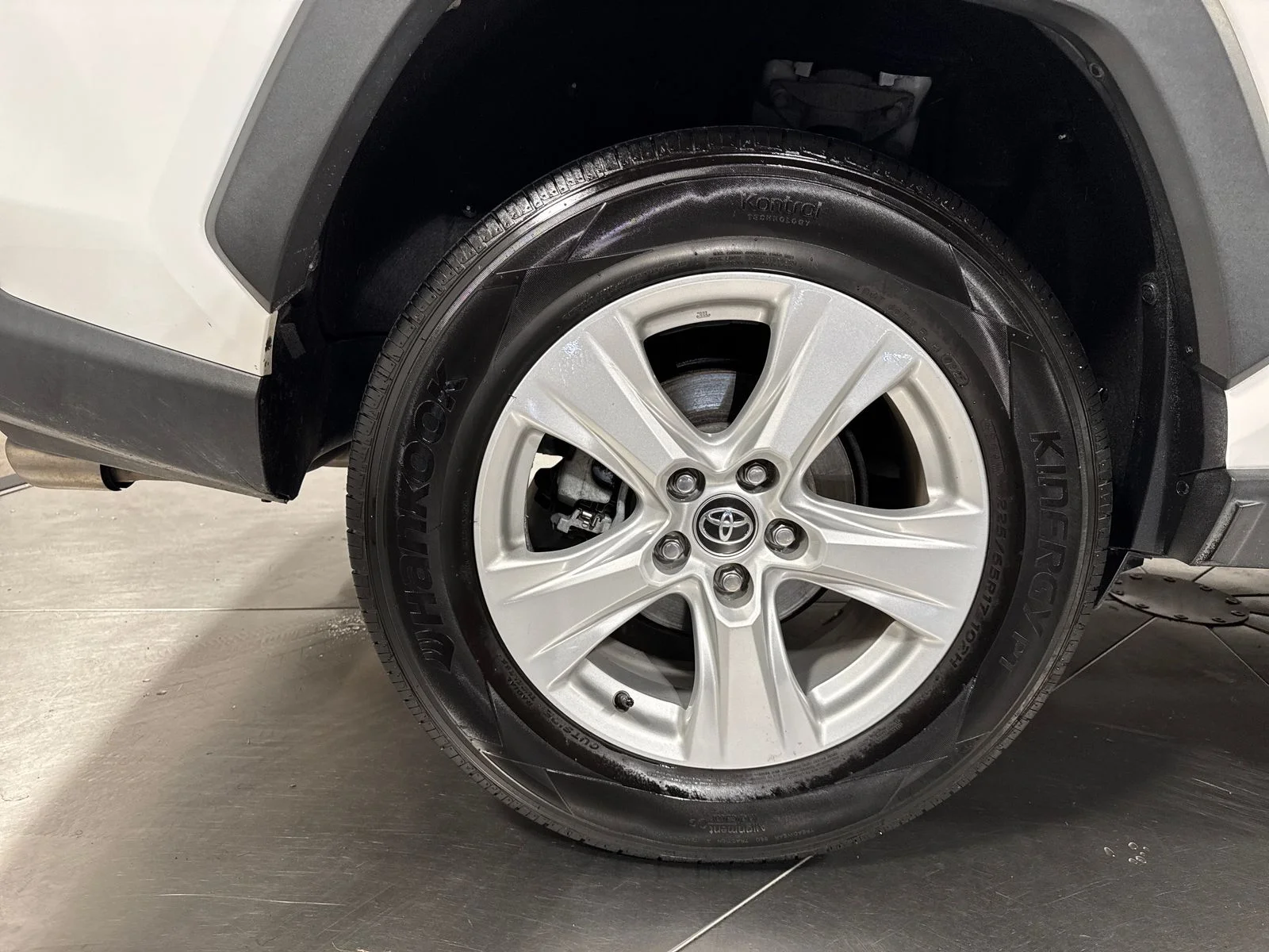 Used 2021 White Toyota XLE image 13