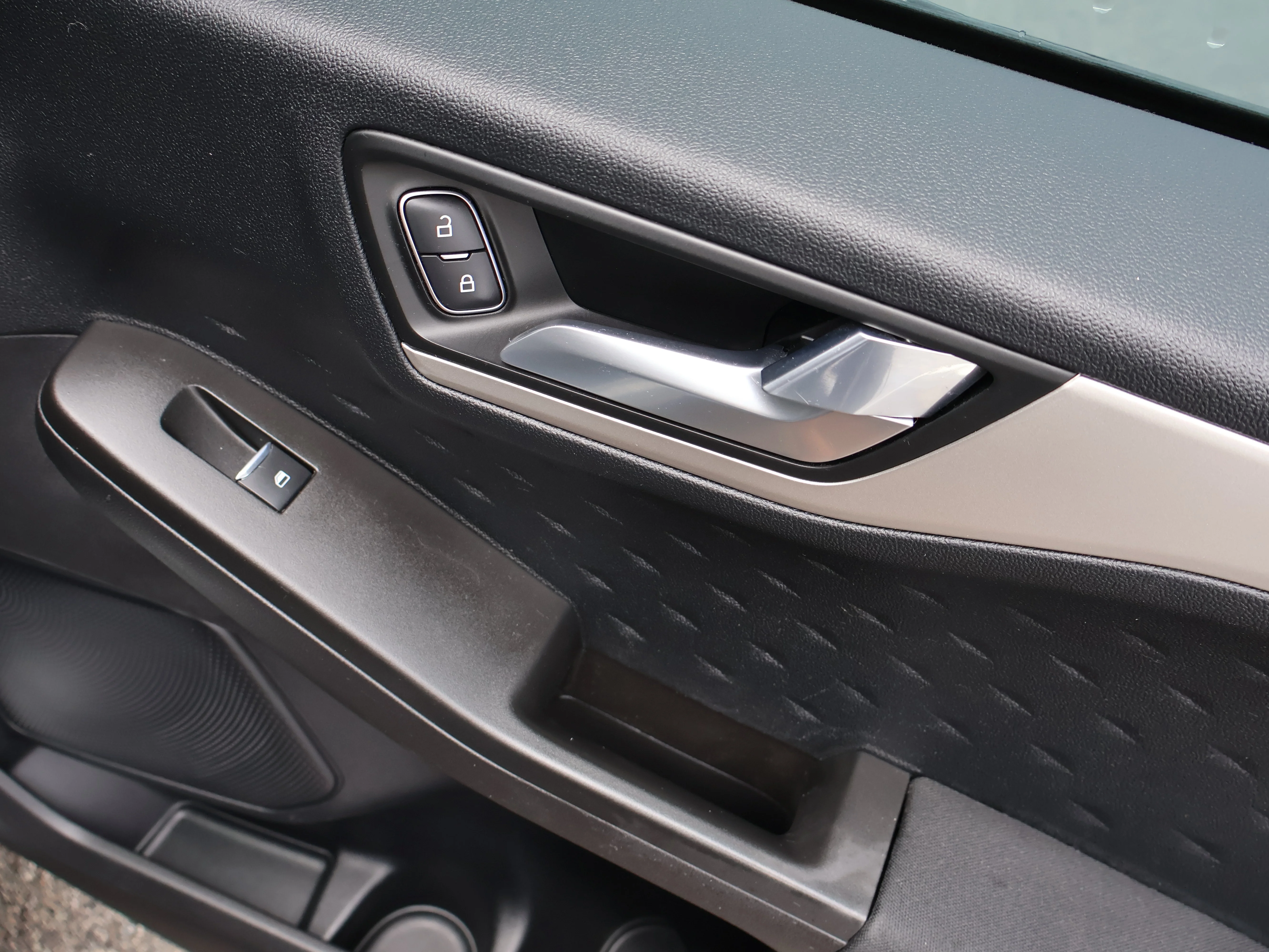 Used 2020 Ingot Silver Metallic Ford SE image 8