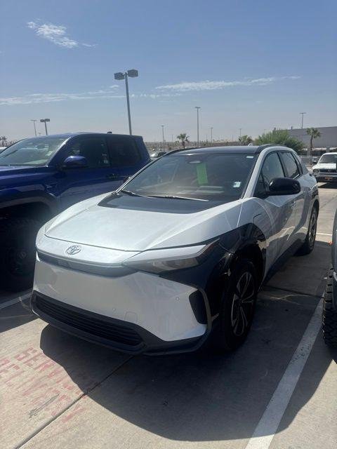 Certified Used 2023 PLATINUM WHITE PEARL MC. Toyota  image 1