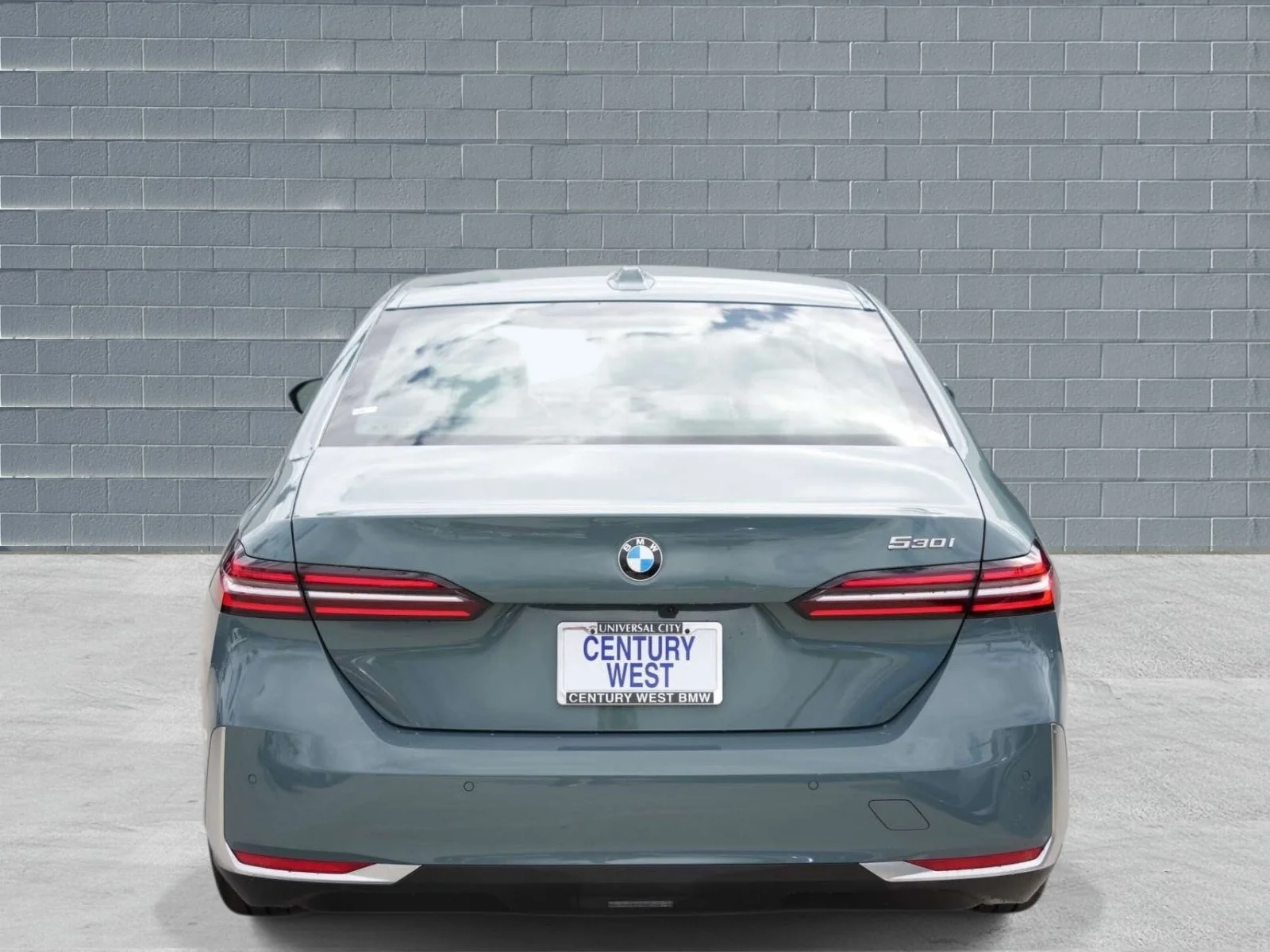 Used 2026 Cape York Green Metallic BMW 530i Sedan image 3