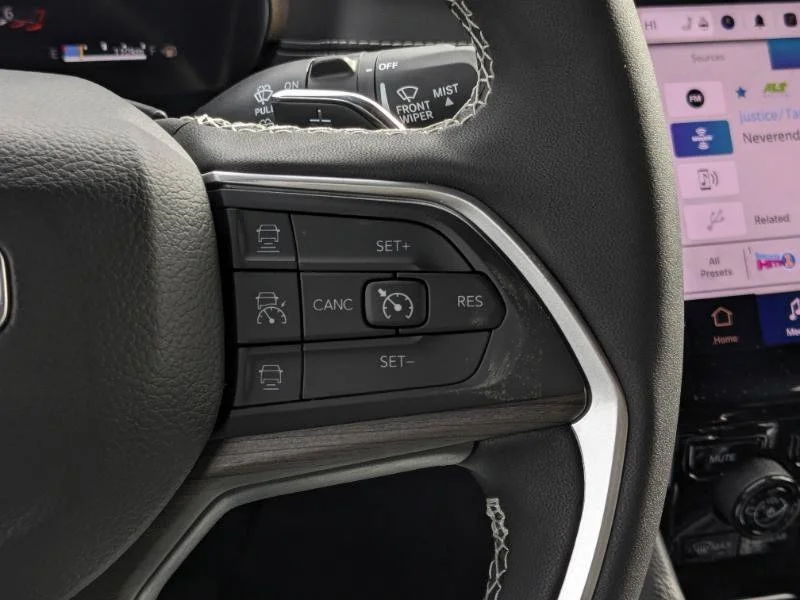 New 2025 White Jeep Limited - - 4x4 - Second row heated seats - Dual Pano Sunroof - Int FAM CAM & More! image 16