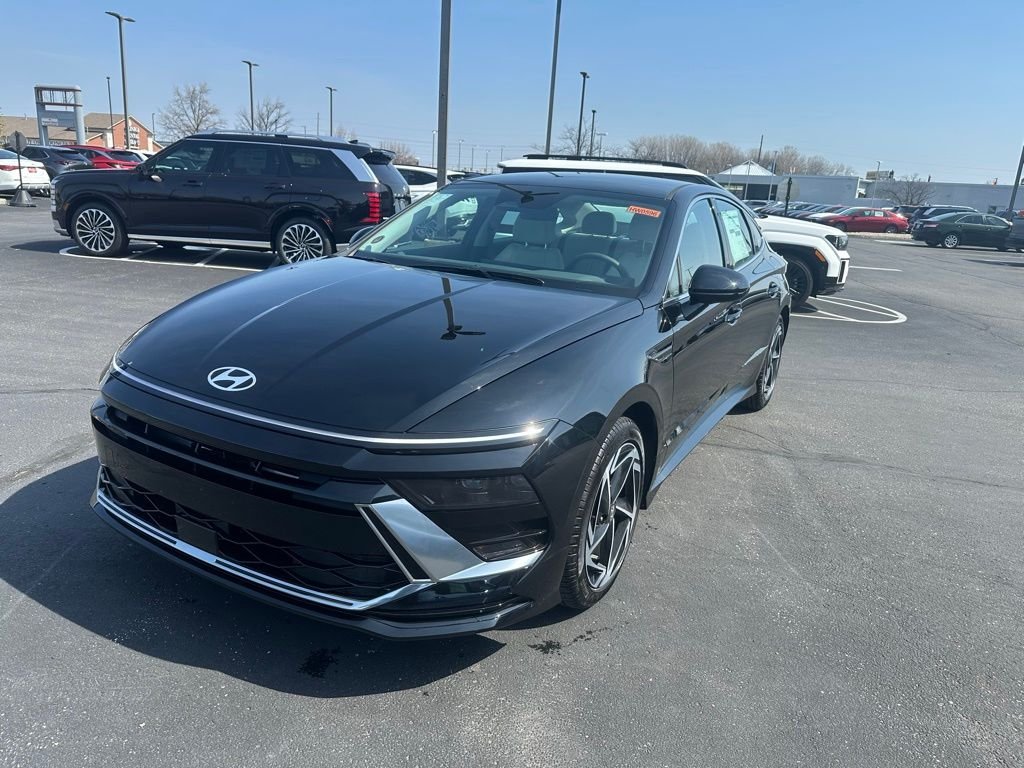 New 2026 Black Hyundai SEL Sport image 4