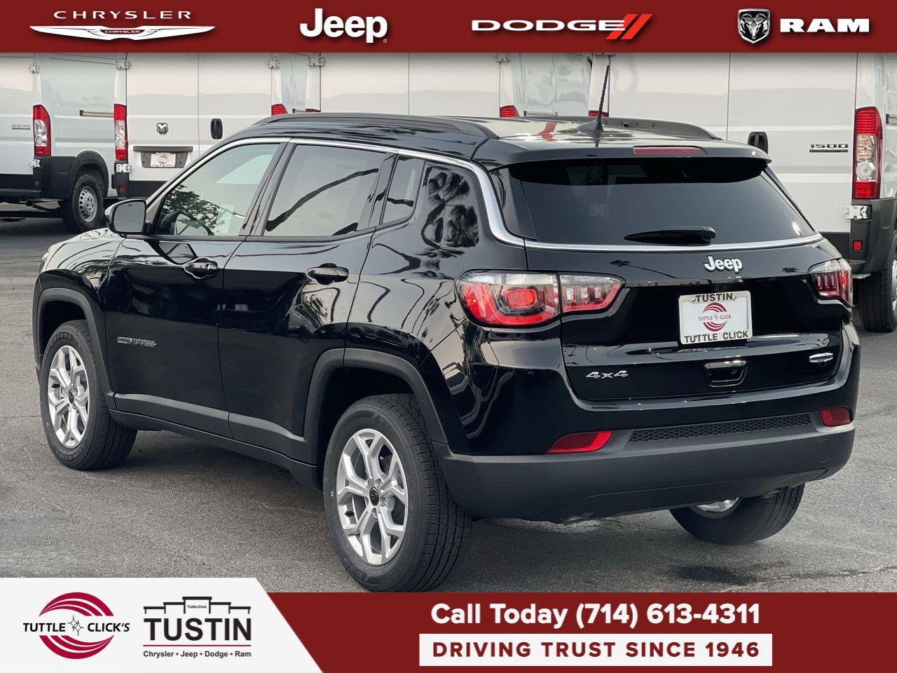 New 2026 Diamond Black Crystal Pearl-Coat Exterior Paint Jeep Latitude image 4