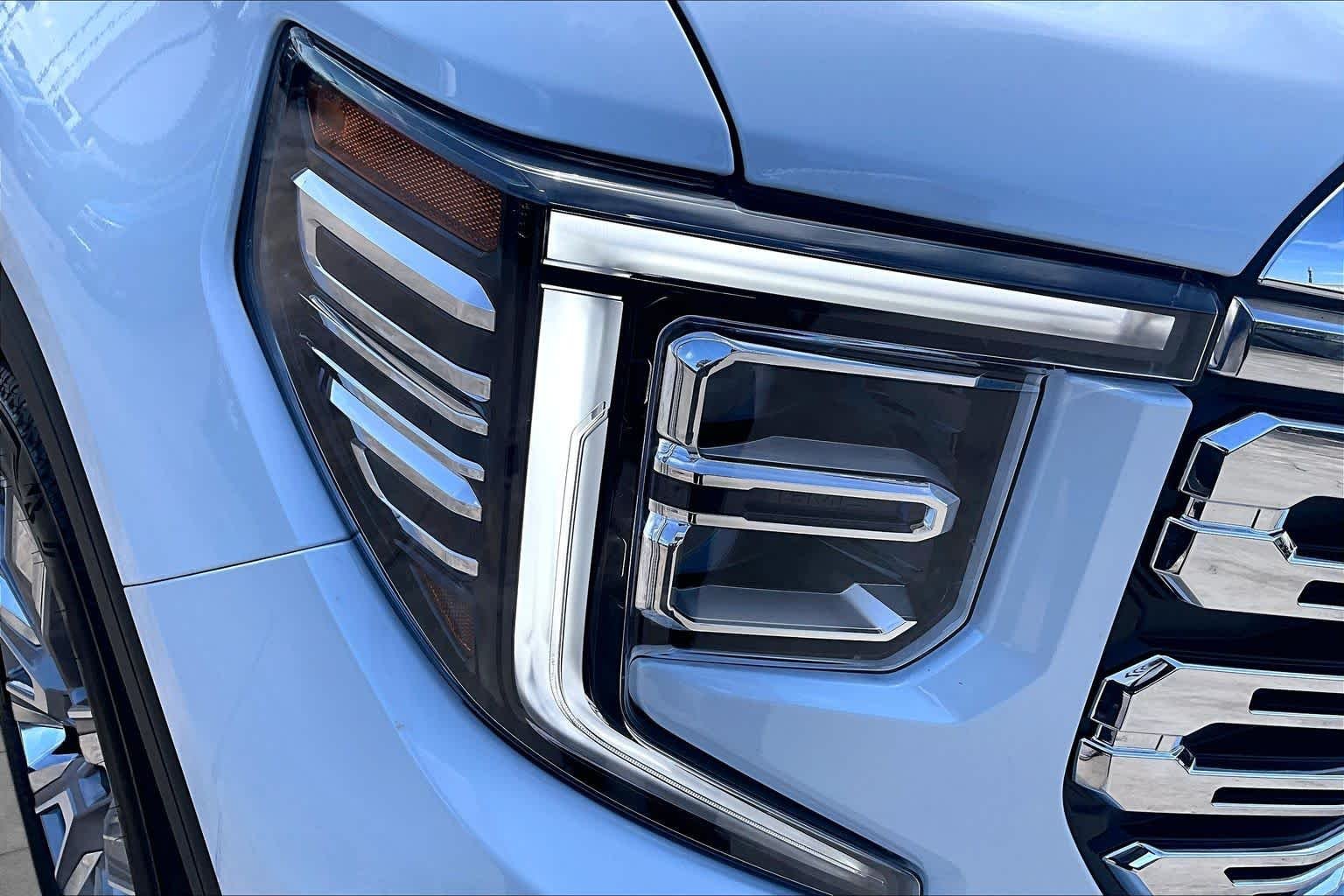 Used 2026 Glacier White Tricoat GMC Denali image 28