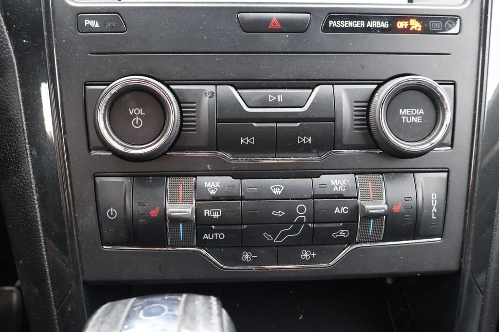 Used 2018 Shadow Black Ford XLT image 24
