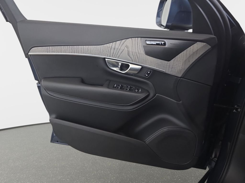 Used 2024 Denim Blue Metallic Volvo Ultimate image 29