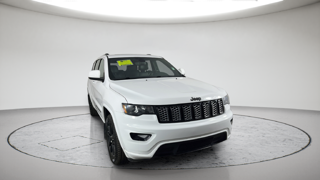 Used 2019 White/off-white Jeep Altitude image 4