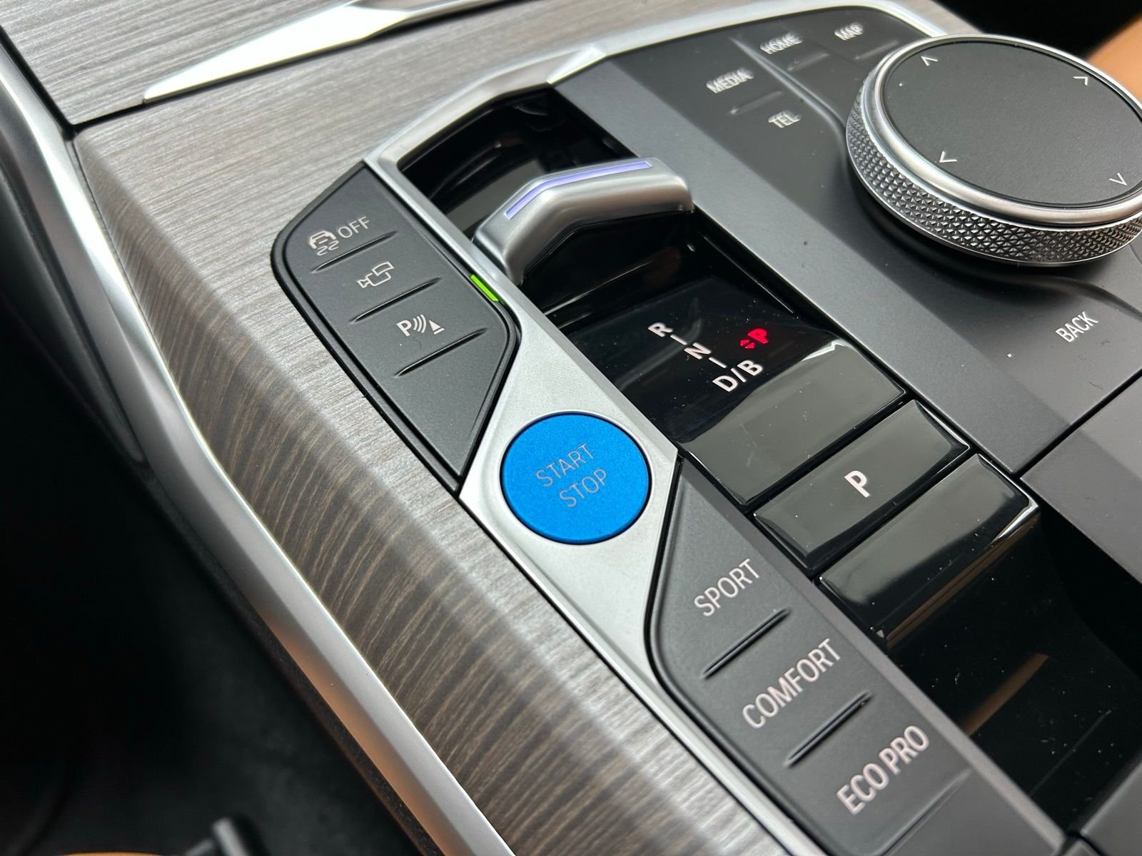 New 2026 Vegas Red Metallic BMW xDrive40 image 35
