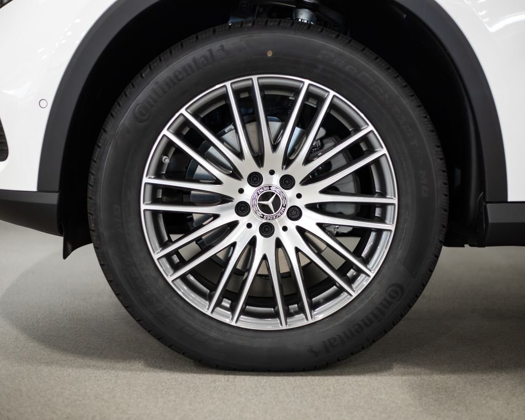New 2027 Polar White Mercedes-Benz GLC 300 image 4