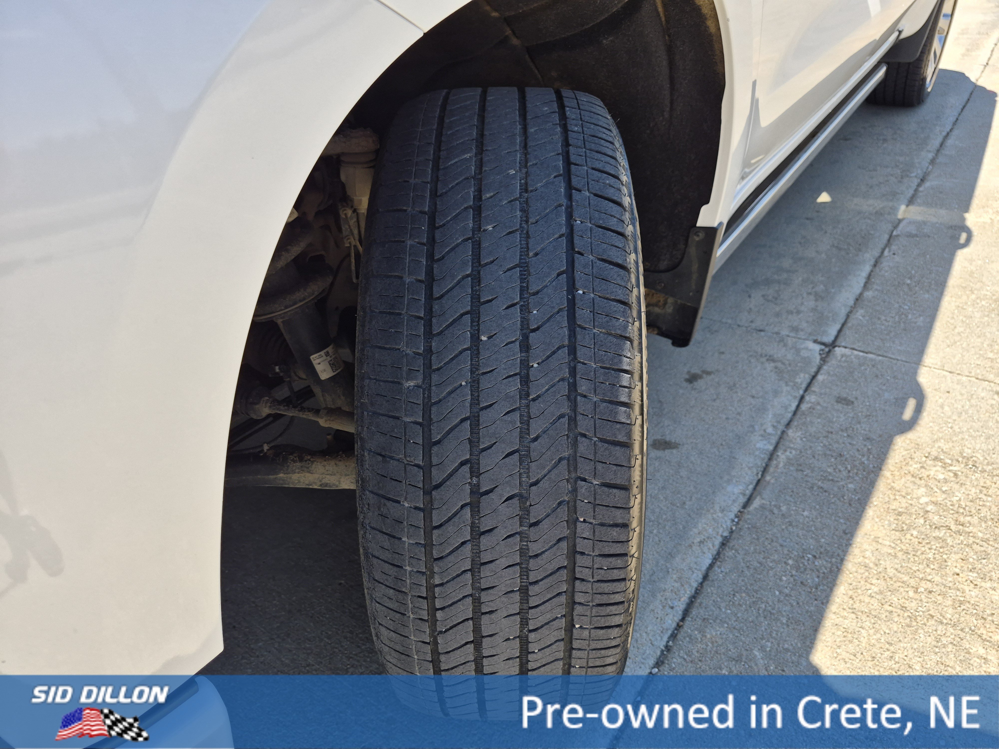 Used 2021 Iridescent Pearl Tricoat Chevrolet High Country image 11
