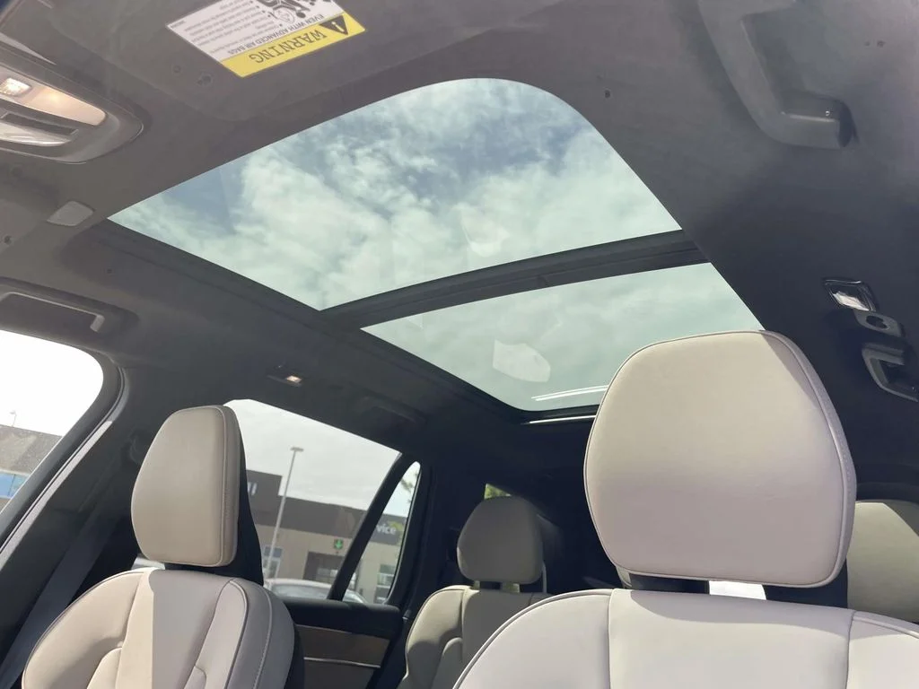 New 2026 Crystal White Volvo Plus image 9