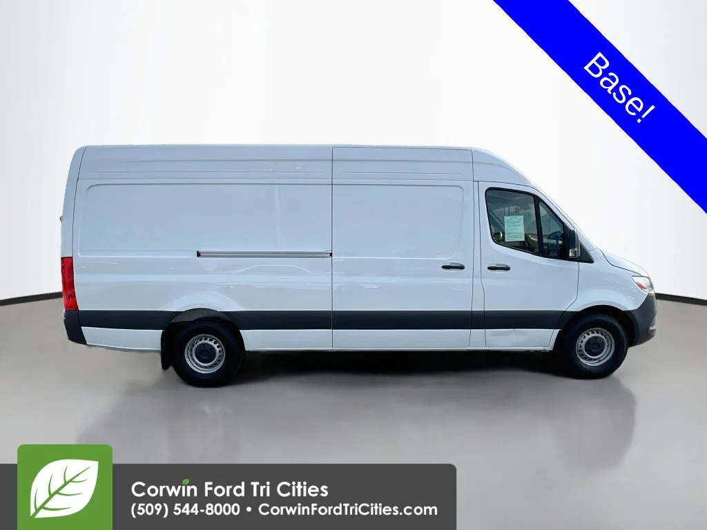 Used 2025 Arctic White Mercedes-Benz Cargo 170 WB image 16