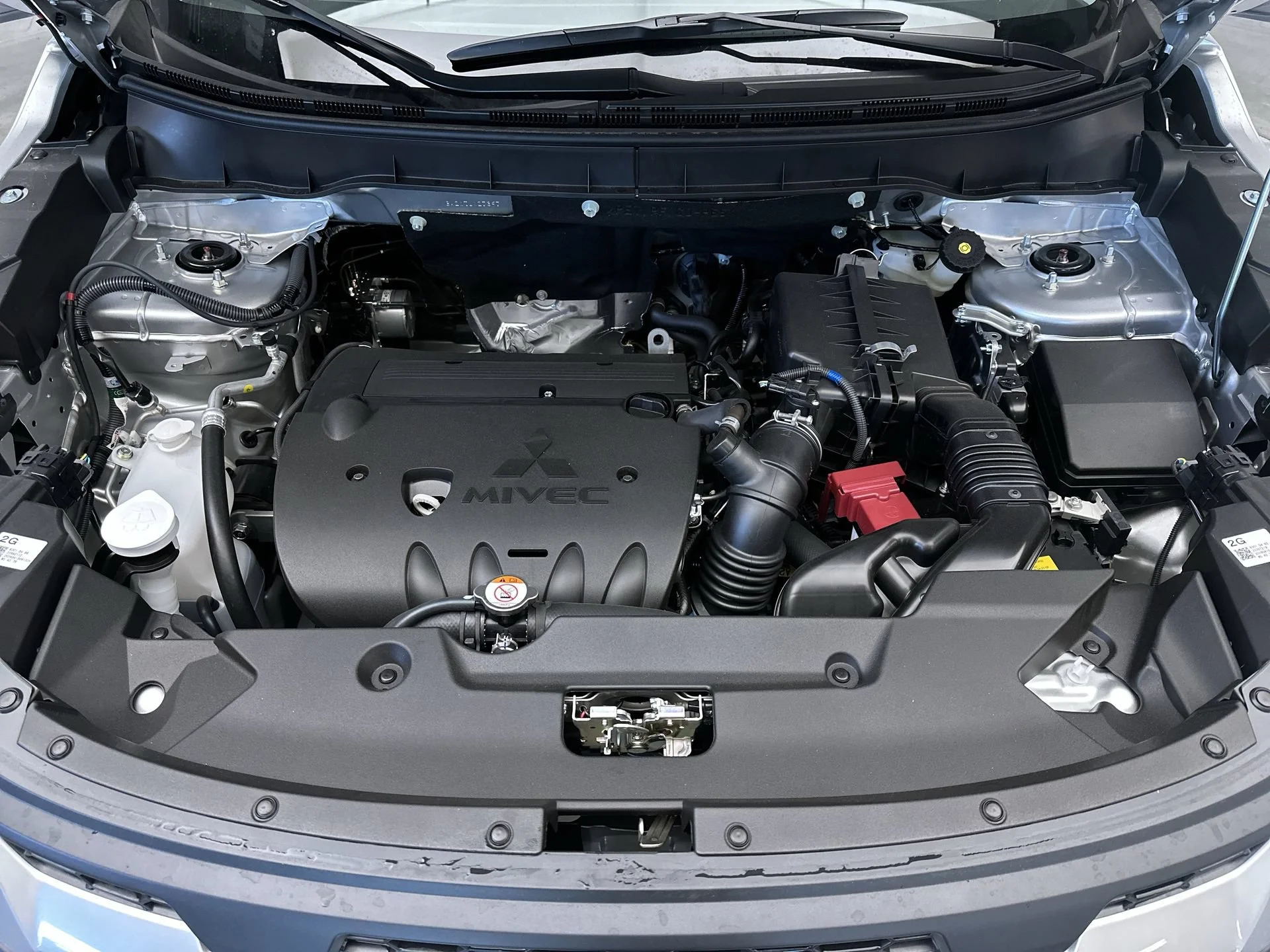 New 2026 Alloy Silver Metallic Mitsubishi ES image 26