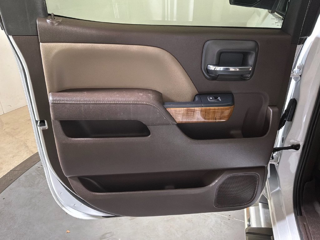 Used 2017 White GMC SLT image 16