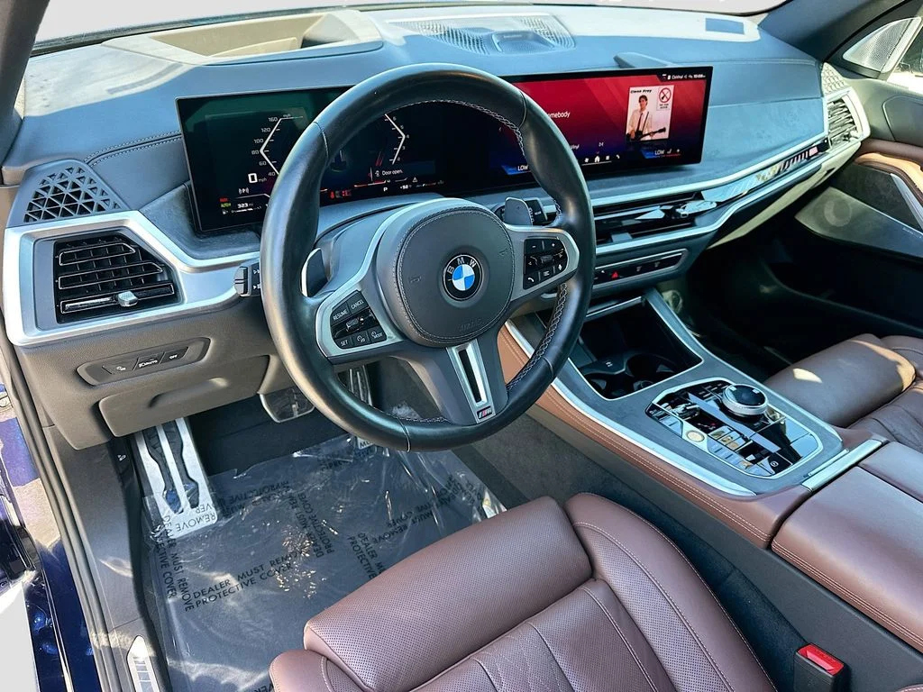 Used 2024 Blue BMW M60i image 9
