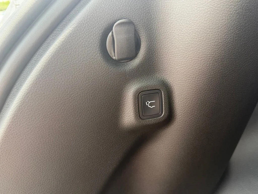 New 2026 Silver Jeep Latitude image 6