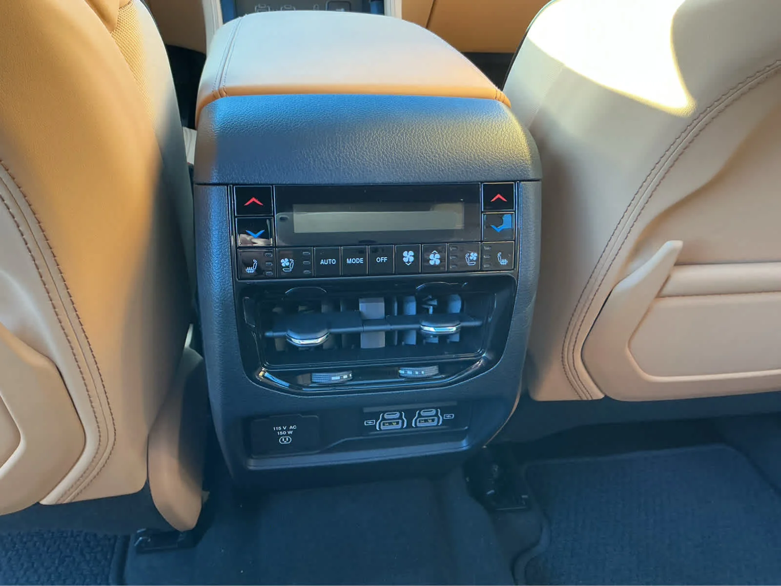 New 2025 Silver Zynith Exterior Paint Jeep Summit Reserve image 26