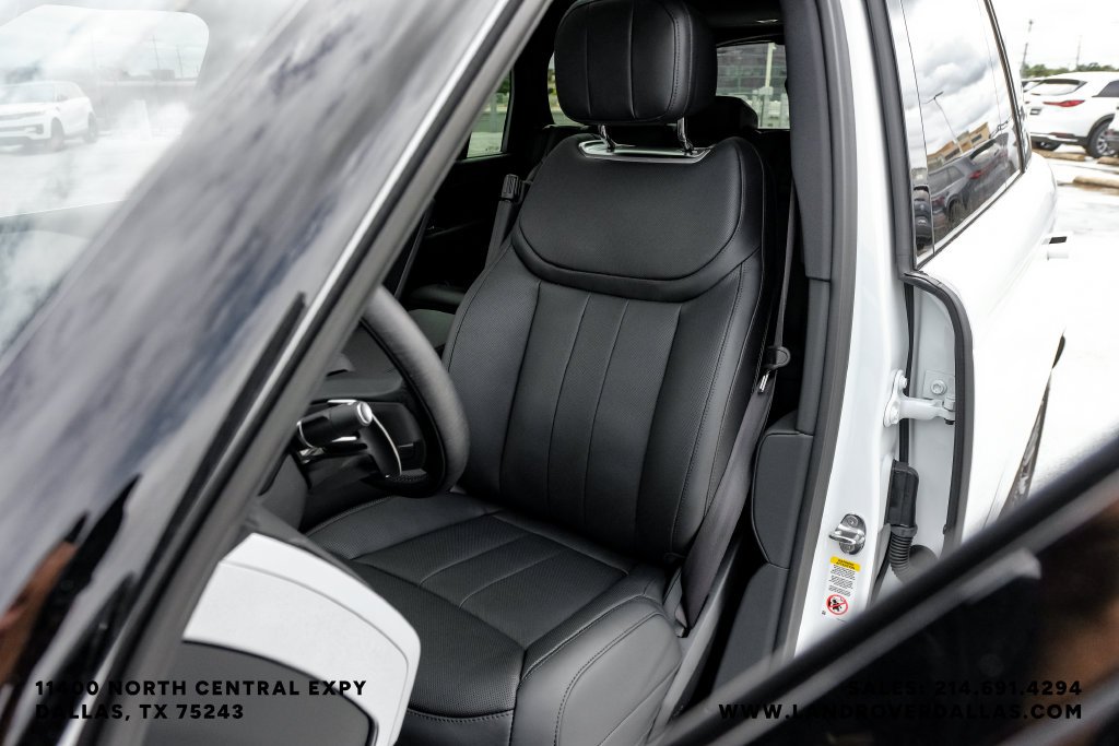 New 2027 Fuji White Land Rover SE image 34