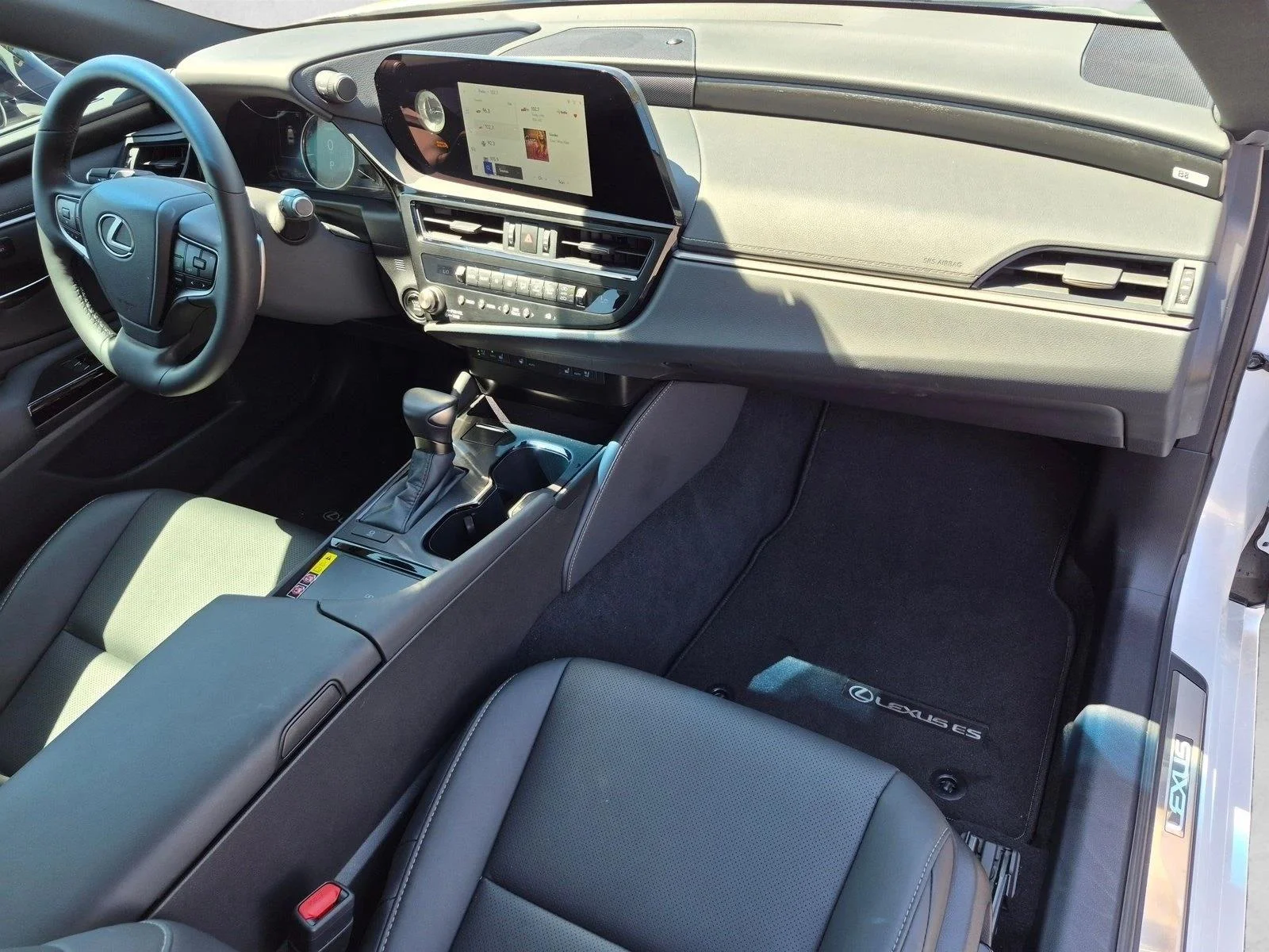 Certified Used 2025 Eminent White Pearl Lexus  image 18