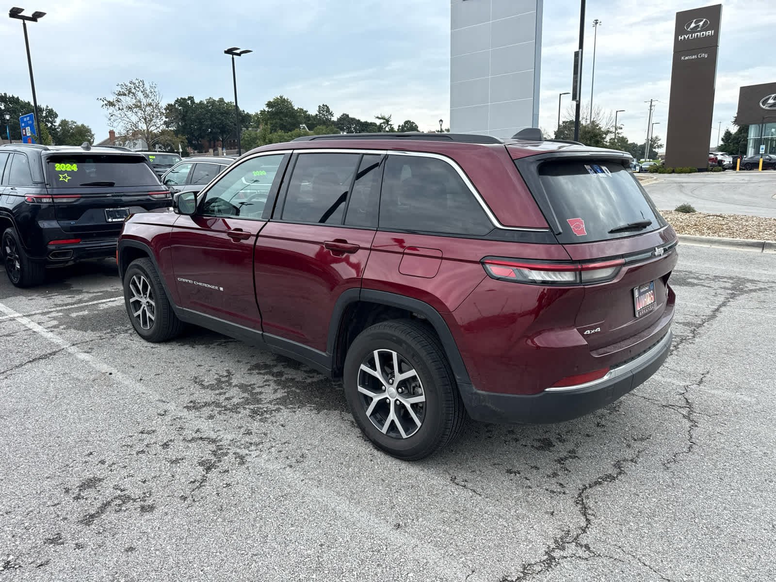 Used 2024 Velvet Red Pearlcoat Jeep Limited image 7
