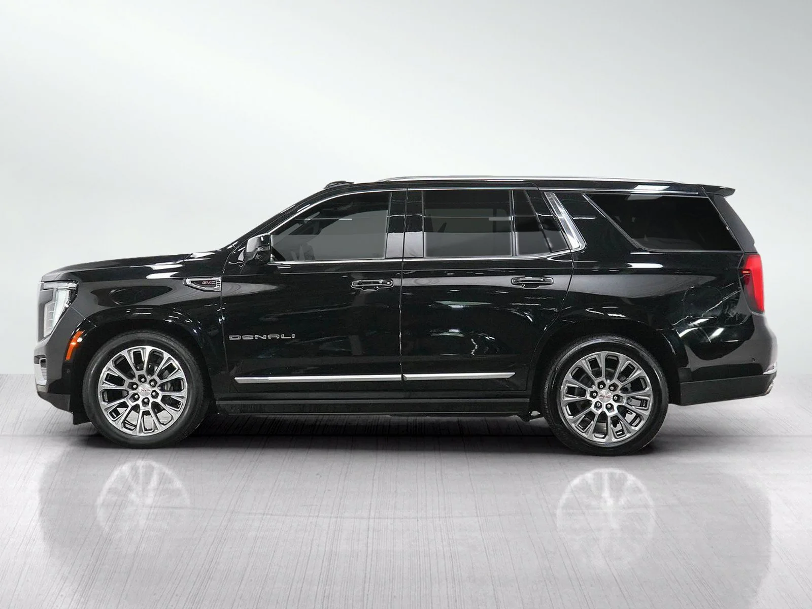 Used 2025 GMC Yukon DENALI with VIN 1GKS2DRL0SR244290 for sale in Roseville, Minnesota