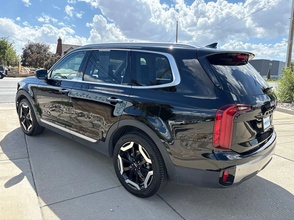 Used 2025 Black Kia S image 7