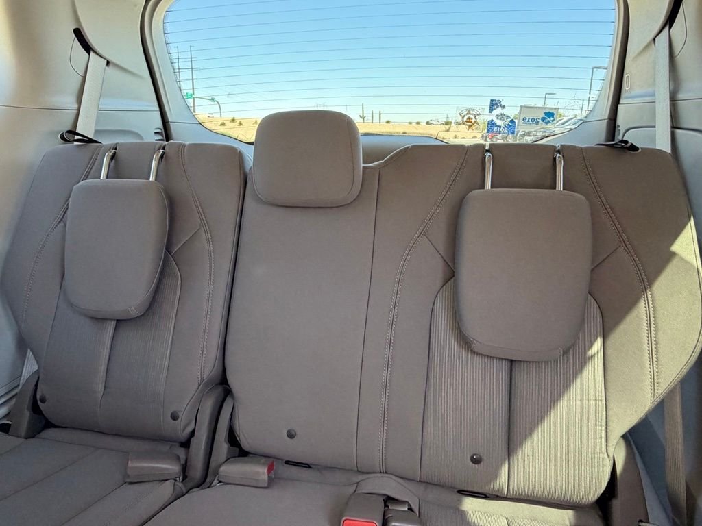 Used 2018 Red Chrysler Touring Plus image 15