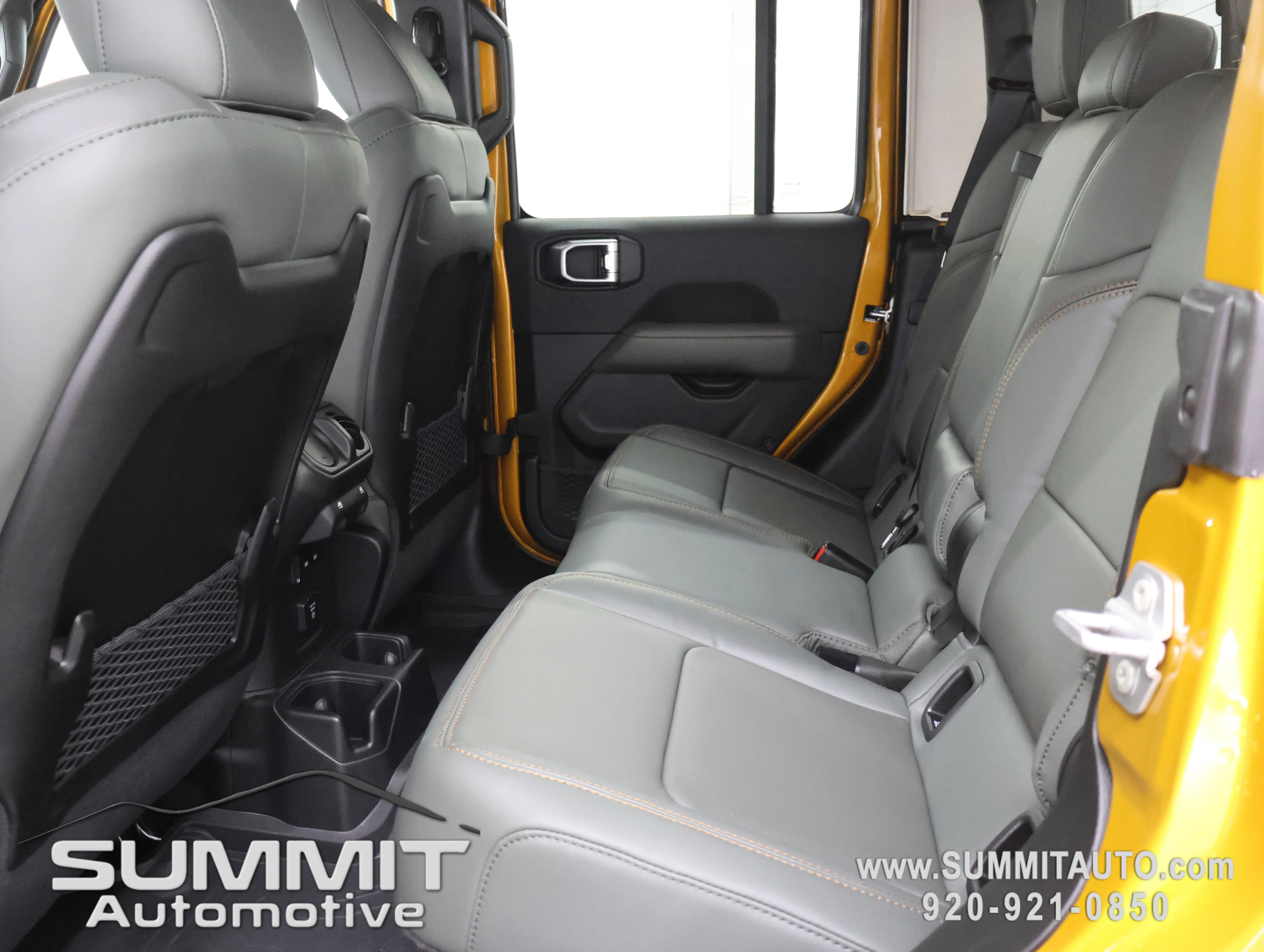 New 2026 Goldilocks Exterior Paint Jeep Mojave image 9
