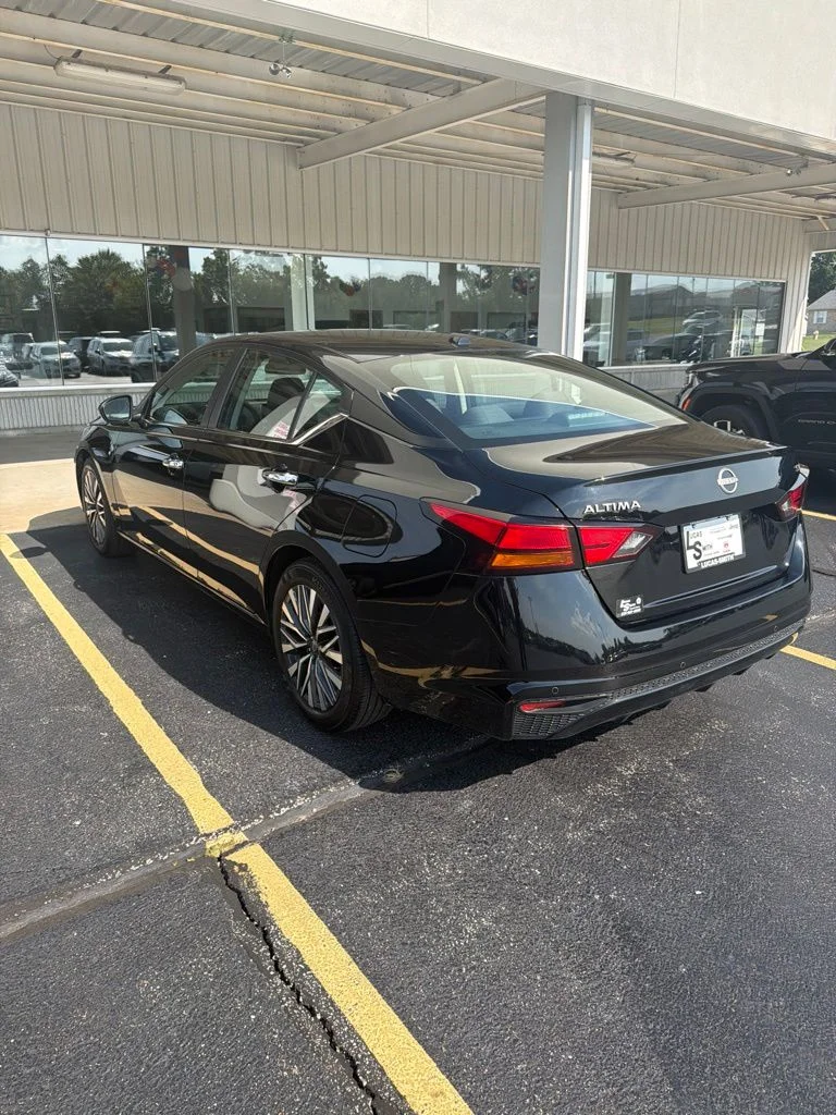Used 2024 Nissan Altima SV with VIN 1N4BL4DV3RN421598 for sale in Festus, MO