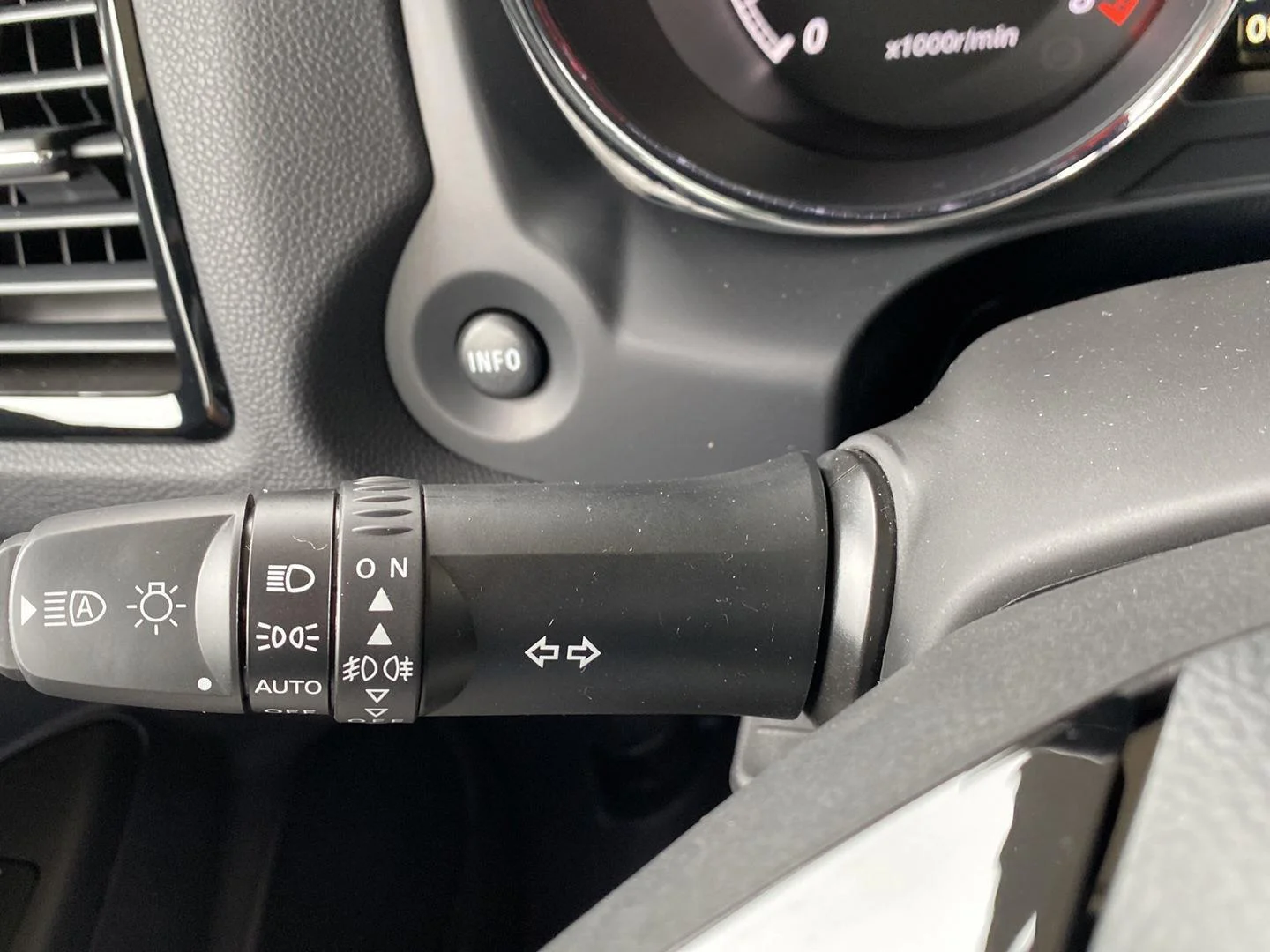 New 2026 Labrador Black Pearl Mitsubishi Trail Edition image 34