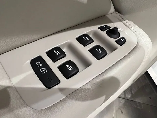 New 2026 Crystal White Volvo Ultra image 11