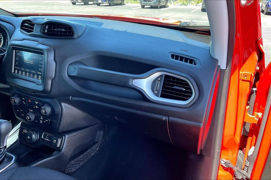 Used 2018 Red Jeep Latitude image 16