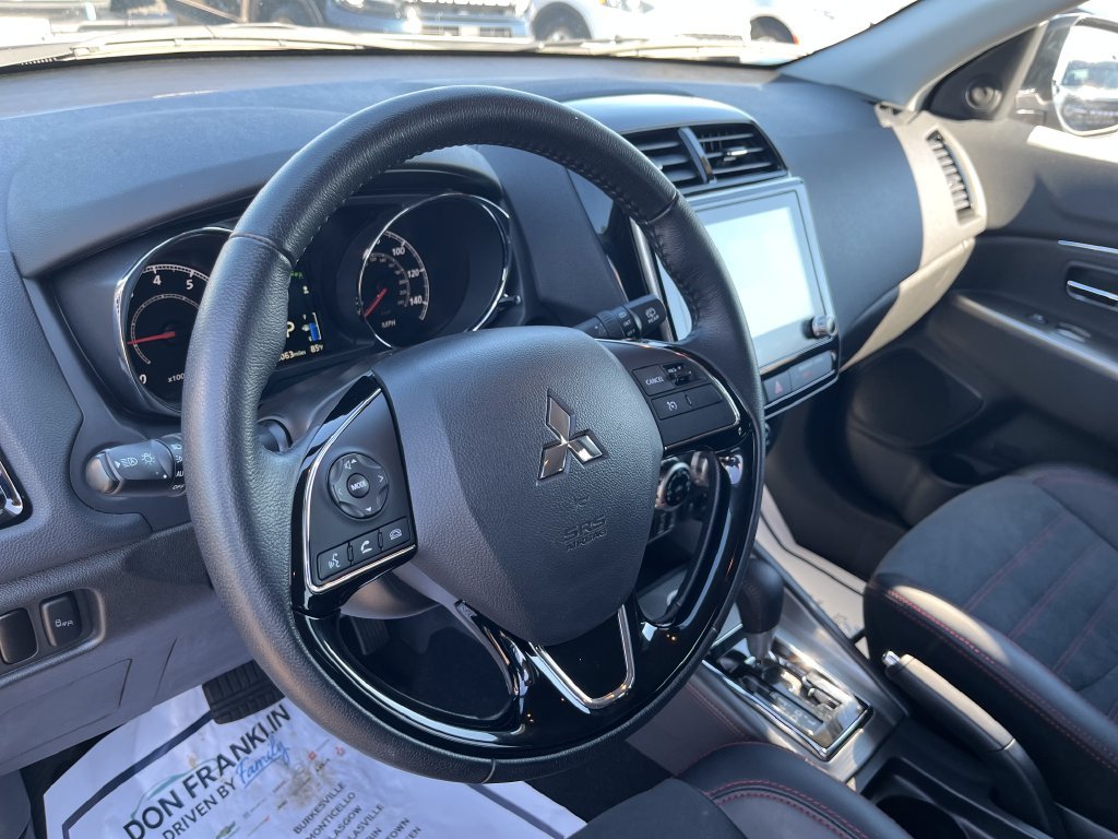 Used 2025 Silver Mitsubishi  image 14