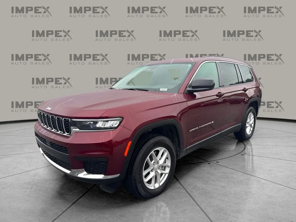 Used 2025 Red Jeep Laredo image 1