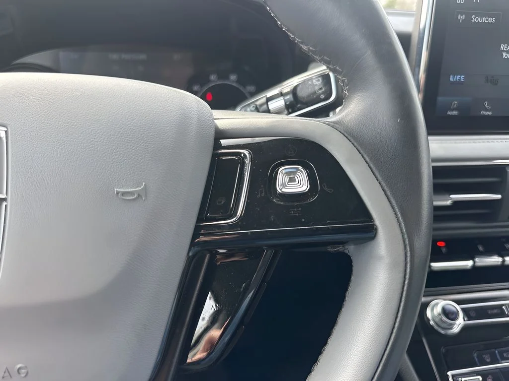 Used 2022 Gray Lincoln Standard image 15