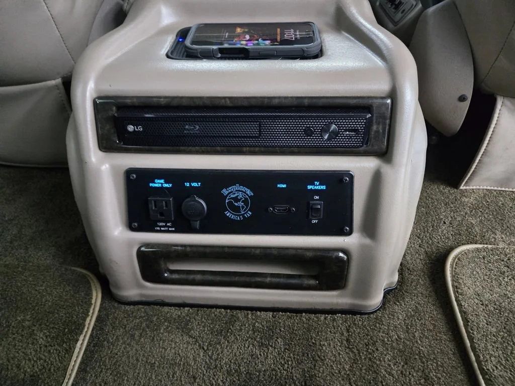 Used 2023 Special Exterior Color GMC Work Van image 31
