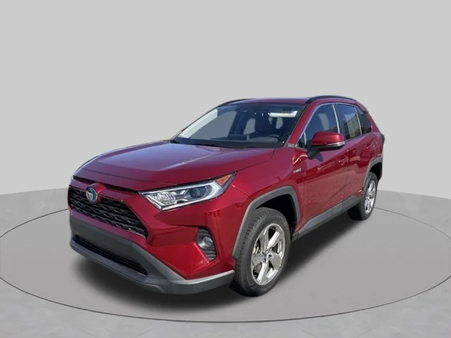 Used 2021 Red Toyota XLE Premium image 3
