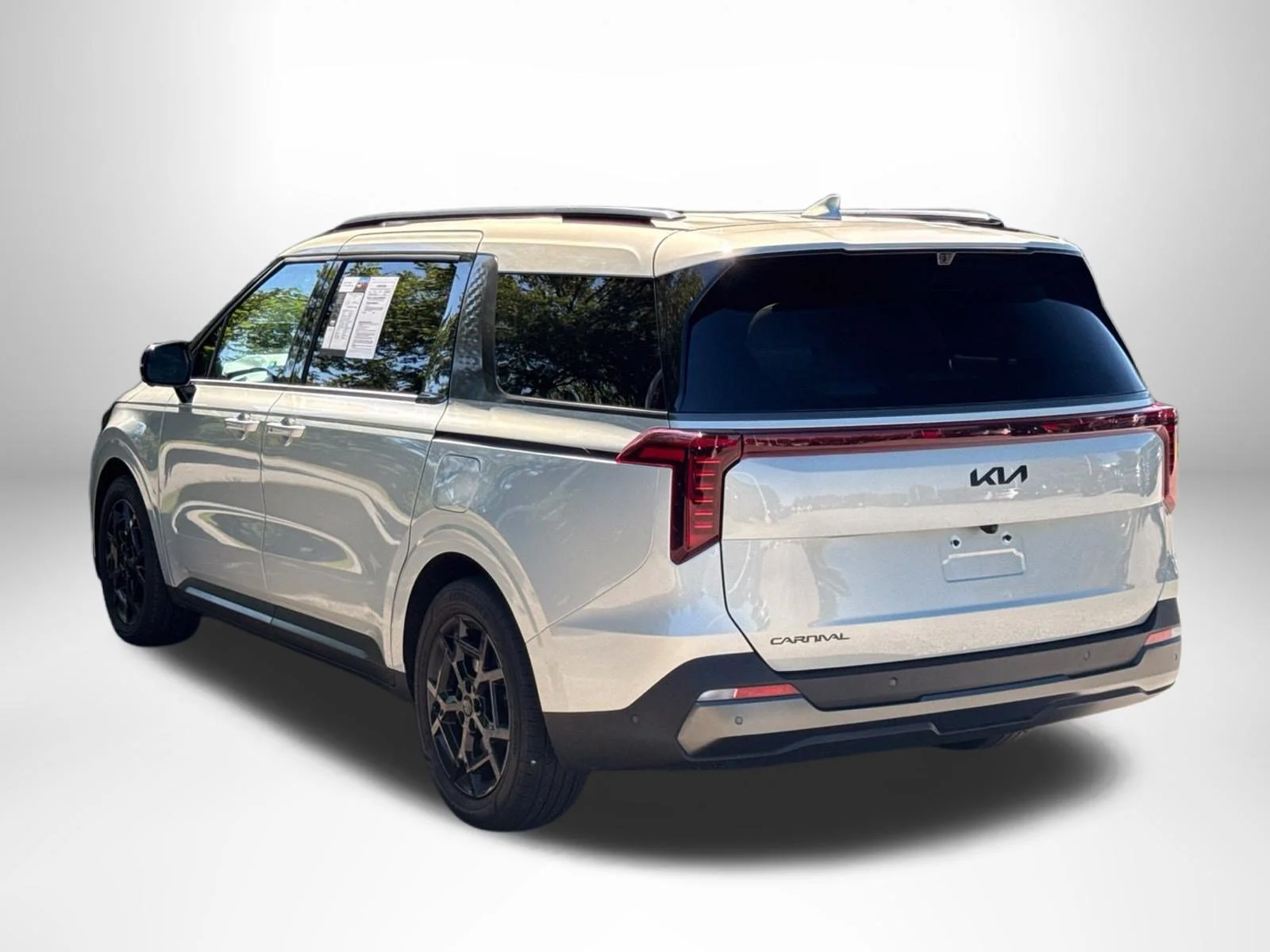Used 2025 Ivory Silver Kia SX Prestige image 3