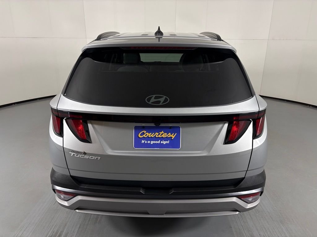 Used 2025 Silver Hyundai SEL image 8