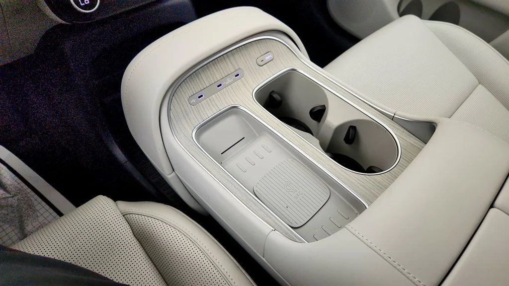 Used 2026 Creamy White Pearl Hyundai Calligraphy FWD image 17